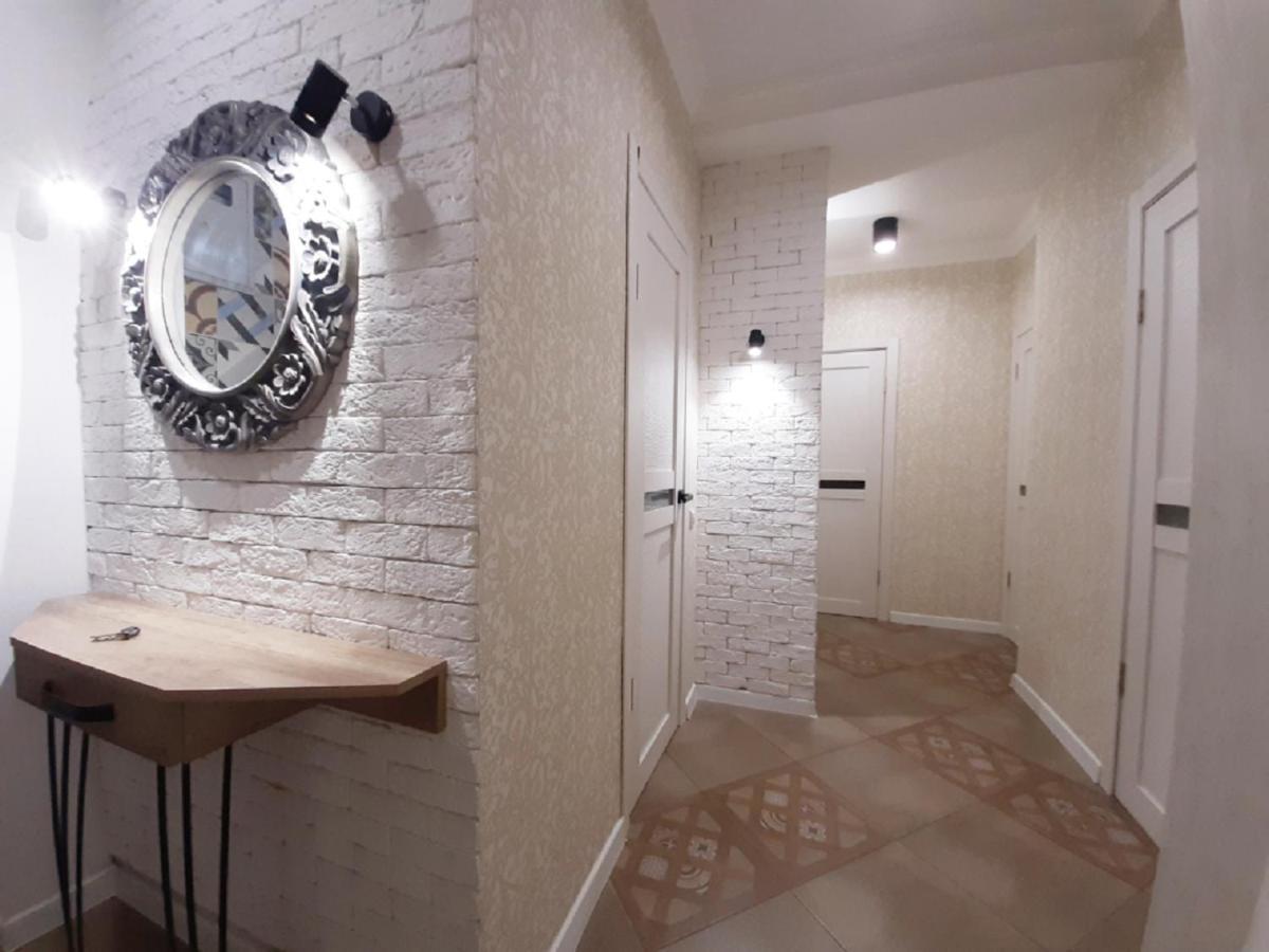 2 Bdr Apartment Near Gorky Park, Center Харьков Экстерьер фото
